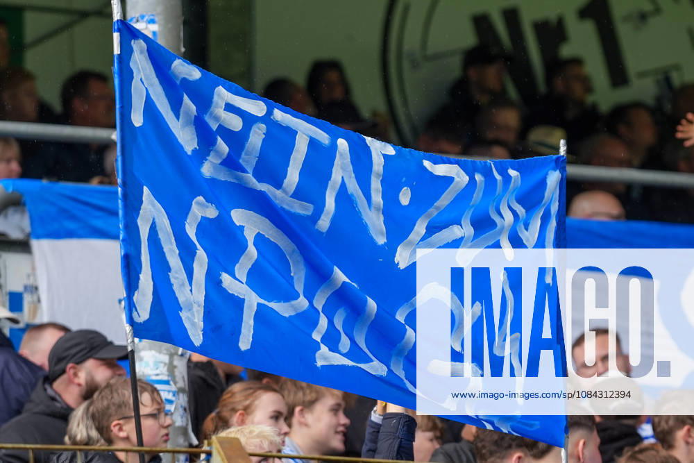 Deutschland: Fussball, 3. Liga, 8. Spieltag, Hänsch-Arena, Meppen, Emsland, Niedersachsen, SV Meppen vs. VfB Stuttgart U21, U 21 VfB Stuttgart II: Spruchband Szene Meppen