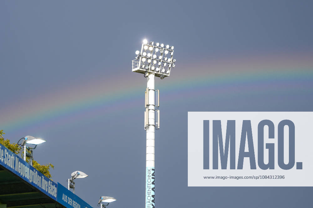 Deutschland: Fussball, 3. Liga, 8. Spieltag, Hänsch-Arena, Meppen, Emsland, Niedersachsen, SV Meppen vs. VfB Stuttgart U21, U 21 VfB Stuttgart II: Regenbogen
