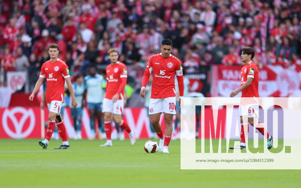 Fussball Bundesliga, 1. FSV Mainz 05 - Bayer 04 Leverkusen, v.l., Eric Martel (FSV Mainz 05), Stefan Posch (FSV Mainz 05), Nadiem Amiri (FSV Mainz 05), Kaishu Sano (FSV Mainz 05) enttaeuscht, enttaeuscht schauend, dissapointed, traurig, frustiert, frust, gefrustet, frustrated DFL DFB REGULATIONS PROHIBIT ANY USE OF PHOTOGRAPHS AS IMAGE SEQUENCES AND OR QUASI-VIDEO.