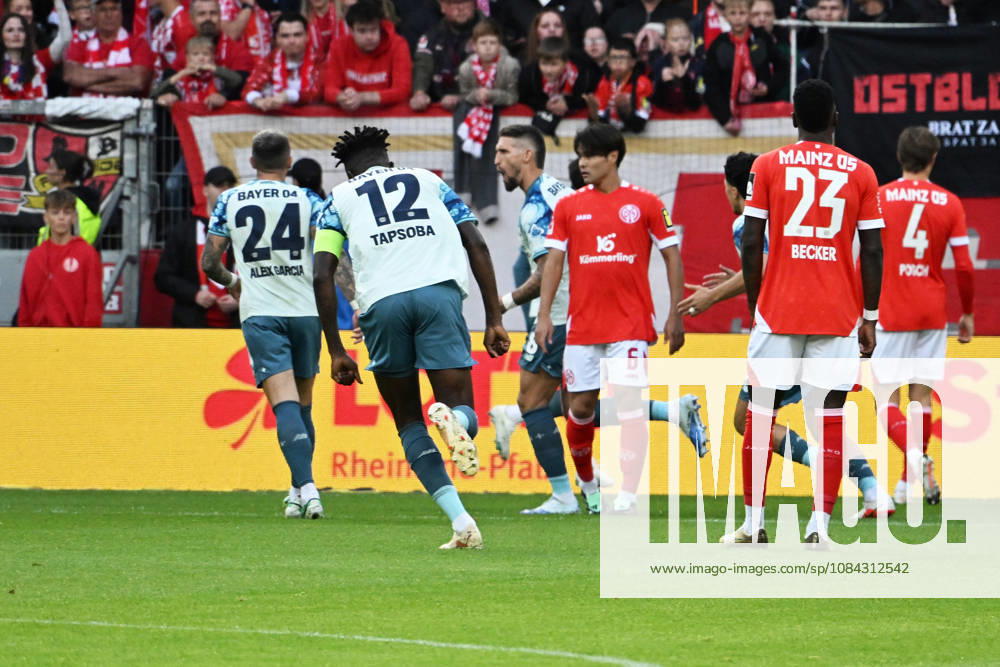 Fussball 1.Bundesliga, FSV Mainz 05 - Bayer 04 Leverkusen v.l. Torjubel nach dem Tor zum celebrating the goal celebrate 0:1 durch Robert Andrich (Bayer 04 Leverkusen) Mainz