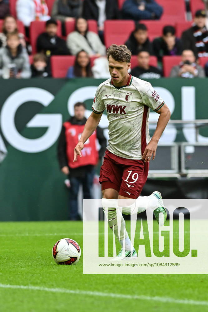 AUGSBURG, GERMANY; 10. OCTOBER: Robin FELLHAUER (FC Augsburg 19) scores the goal to makes 1-0 Tor Torschuetze Freude Happy during the Bundesliga Match between FC Augsburg vs. FC Bayern Munich at Matchday 5 at WWK-Arena DFL REGULATIONS PROHIBIT ANY USE OF PHOTOGRAPHS AS IMAGE SEQUENCES AND OR QUASI-VIDEO