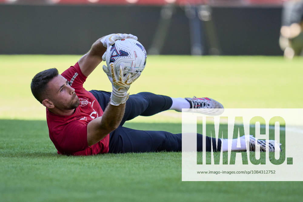Unai Simon of Athletic Club warms up during the Spanish League, LaLiga EA Sports, football match played between Rayo Vallecano and Athletic Club at Vallecas stadium on October 10, 2026, in Madrid, Spain. Rayo Vallecano V Athletic Club - LaLiga EA Sports - ZUMAa181 20261010_zaa_a181_014