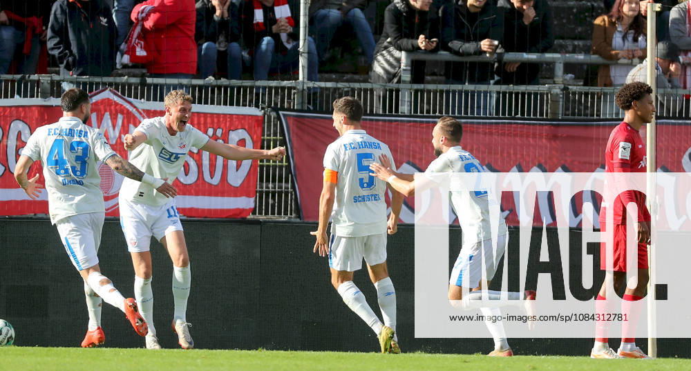 Herren, Fussball, Saison 2026 2027, 3. Liga, 8. Spieltag: FC Wuerzburger Kickers - FC Hansa Rostock v.li.: Leon Dajaku (FC Hansa Rostock), Emil Holten (FC Hansa Rostock), Marco Schuster (FC Hansa Rostock), David Kopacz (FC Hansa Rostock) mit Torjubel, celebrate the goal, goal celebration, Jubel ueber das Tor zum 0:1 Wuerzburg AKON ARENA Bayern Deutschland