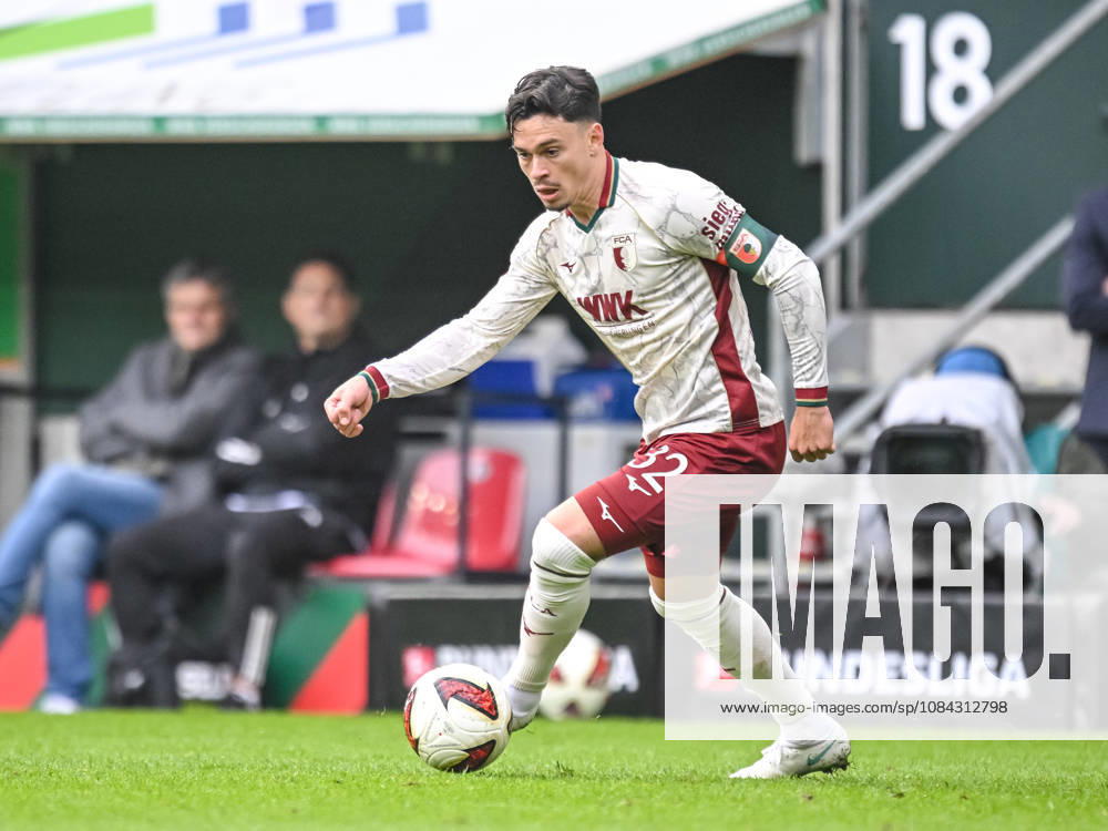 Fabian Rieder (FC Augsburg) in Aktion, am Ball, Einzelaktion waehrend des spiels der 1. Bundesliga zwischen FC Augsburg und FC Bayern Muenchen, WWK Arena am 10. October 2026 in Augsburg, Deutschland. (Foto von Harry Langer DeFodi Images) +++ Fabian Rieder (FC Augsburg) controls the Ball during the Bundesliga match between FC Augsburg and FC Bayern Muenchen at WWK Arena on October 10, 2026 in Augsburg, Germany. (Photo by Harry Langer DeFodi Images) DFB DFL REGULATIONS PROHIBIT ANY USE OF PHOTOGRAPHS AS IMAGE SEQUENCES AND OR QUASI-VIDEO. (Photo by Harry Langer DeFodi Images) DFB DFL REGULATIONS PROHIBIT ANY USE OF PHOTOGRAPHS AS IMAGE SEQUENCES AND OR QUASI-VIDEO. -