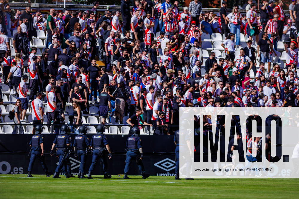 Rayo Vallecano vs Athletic Club de Bilbao - LaLiga EA Sports - 10 10 2026 Fan protests against Rayo Vallecano president, Raul Martin Presa, during the LaLiga EA Sports match between Rayo Vallecano and Athletic Club de Bilbao at Vallecas Stadium on October 10, 2026 in Madrid, Spain. Madrid Spain