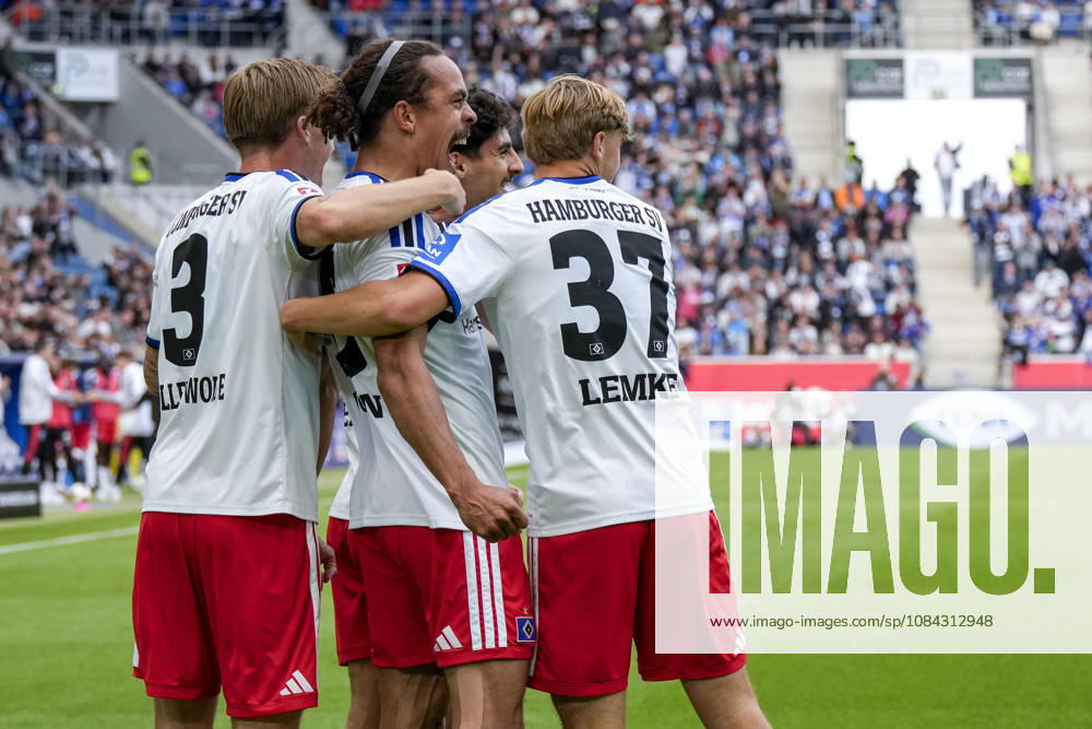 V.li.: David Möller Wolfe (HSV, 3), Torschütze Yussuf Poulsen (HSV, 15), Martin Adeline (HSV, 5), Louis Lemke (HSV, 37), Spieler vom Hamburger SV (HSV), jubeln über das Tor zum 0:1, Jubel, Torjubel, Torerfolg, celebrate the goal, goal, celebration, jubelt ueber das Tor, Freuen, Freude, freut sich, optimistisch, positiv, Spielszene, Highlight, Action, Aktion, 10.10.2026, Sinsheim (Deutschland), Fussball, Bundesliga, TSG 1899 Hoffenheim - Hamburger SV, DFB DFL REGULATIONS PROHIBIT ANY USE OF PHOTOGRAPHS AS IMAGE SEQUENCES AND OR QUASI-VIDEO.