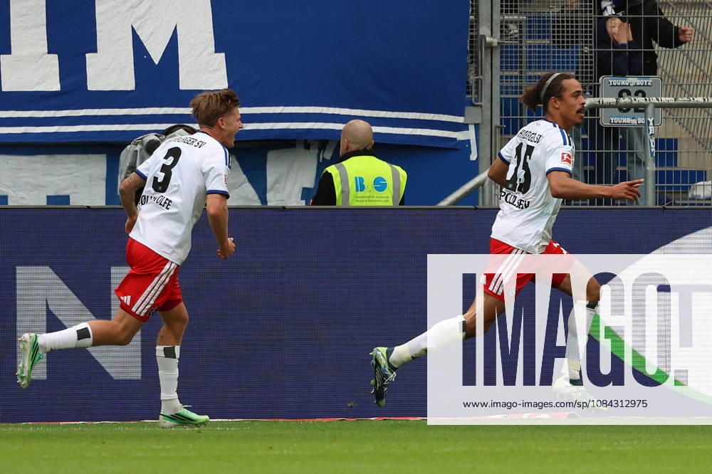 Fussball 1.Bundesliga, TSG 1899 Hoffenheim - Hamburger SV v.l. Torjubel nach dem Tor zum celebrating the goal celebrate 0:1 durch Yussuf Poulsen (Hamburger SV) Sinsheim