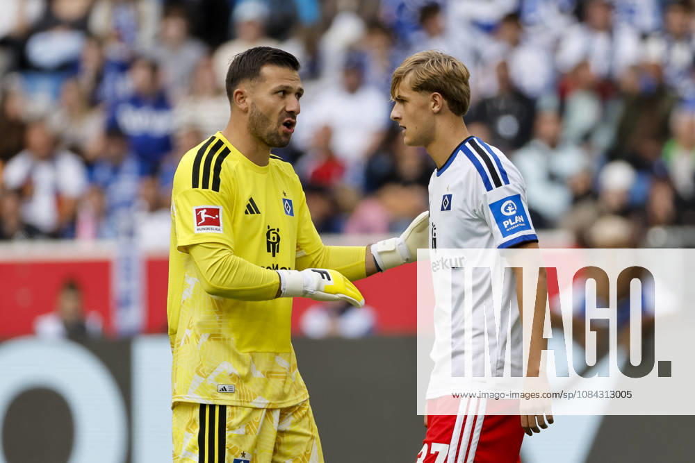 Daniel Heuer Fernandes (Hamburger SV, 01) und Louis Lemke (Hamburger SV, 37) im Dialog, im Gespräch, im Austausch, in Kommunikation , Deutschland, Fussball, 1. Bundesliga, 5.Spieltag, 2026 2027, TSG Hoffenheim vs. Hamburger SV, 10.10.2026, Sinsheim SNP Arena Deutschland