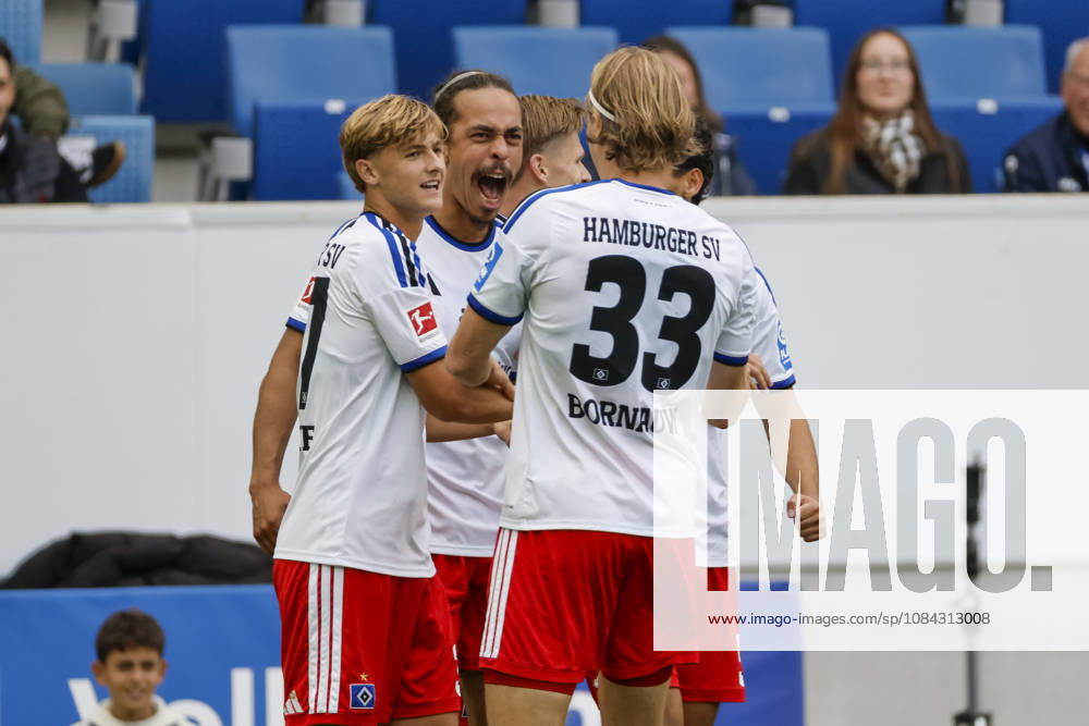 Torjubel Hamburger SV beim 0:1 durch Yussuf Poulsen (Hamburger SV, 15), Freude, Begeisterung, positive Emotionen, Torerfolg , Deutschland, Fussball, 1. Bundesliga, 5.Spieltag, 2026 2027, TSG Hoffenheim vs. Hamburger SV, 10.10.2026, Sinsheim SNP Arena Deutschland