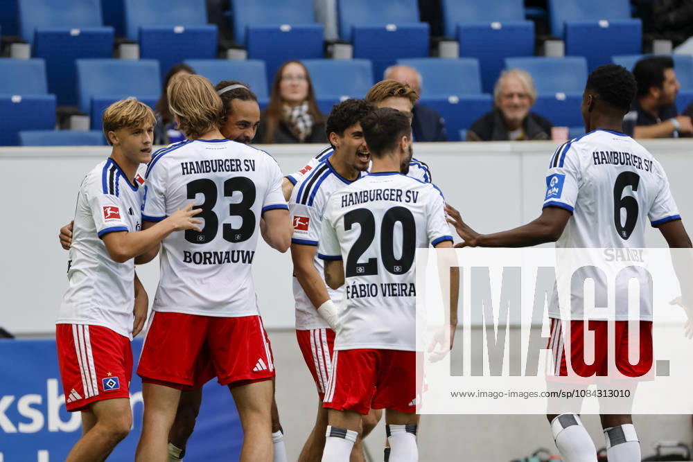 Torjubel Hamburger SV beim 0:1 durch Yussuf Poulsen (Hamburger SV, 15), Freude, Begeisterung, positive Emotionen, Torerfolg , Deutschland, Fussball, 1. Bundesliga, 5.Spieltag, 2026 2027, TSG Hoffenheim vs. Hamburger SV, 10.10.2026, Sinsheim SNP Arena Deutschland