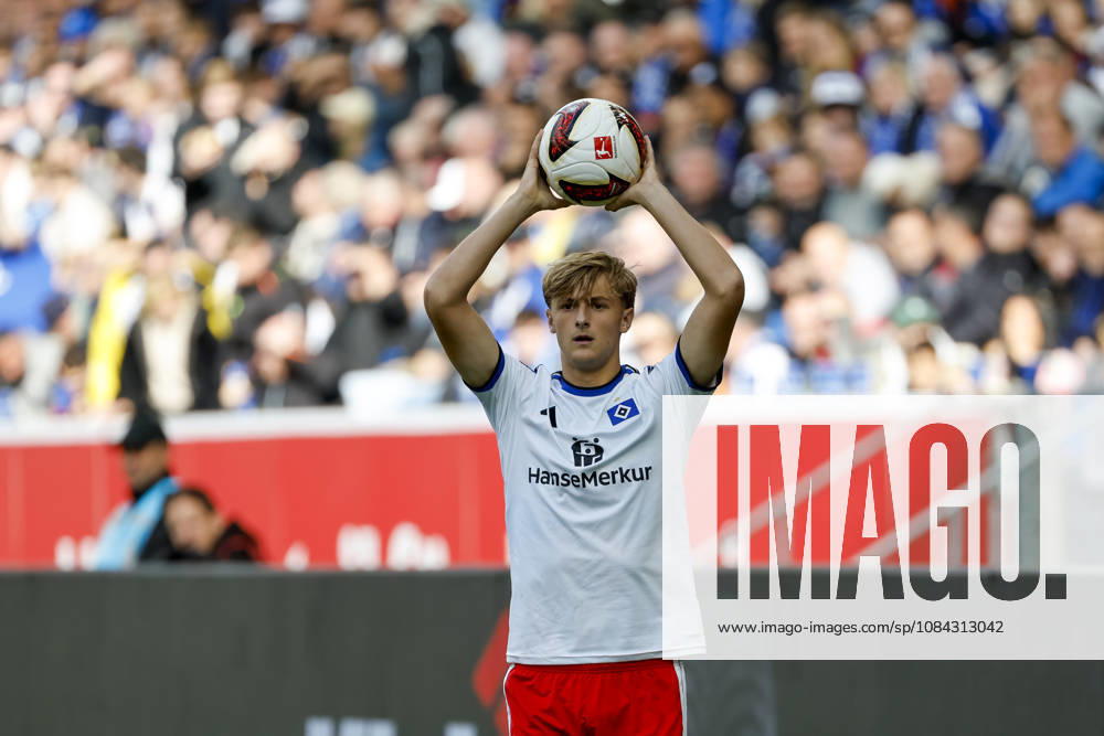 Louis Lemke (Hamburger SV, 37) beim Einwurf , Deutschland, Fussball, 1. Bundesliga, 5.Spieltag, 2026 2027, TSG Hoffenheim vs. Hamburger SV, 10.10.2026, Sinsheim SNP Arena Deutschland