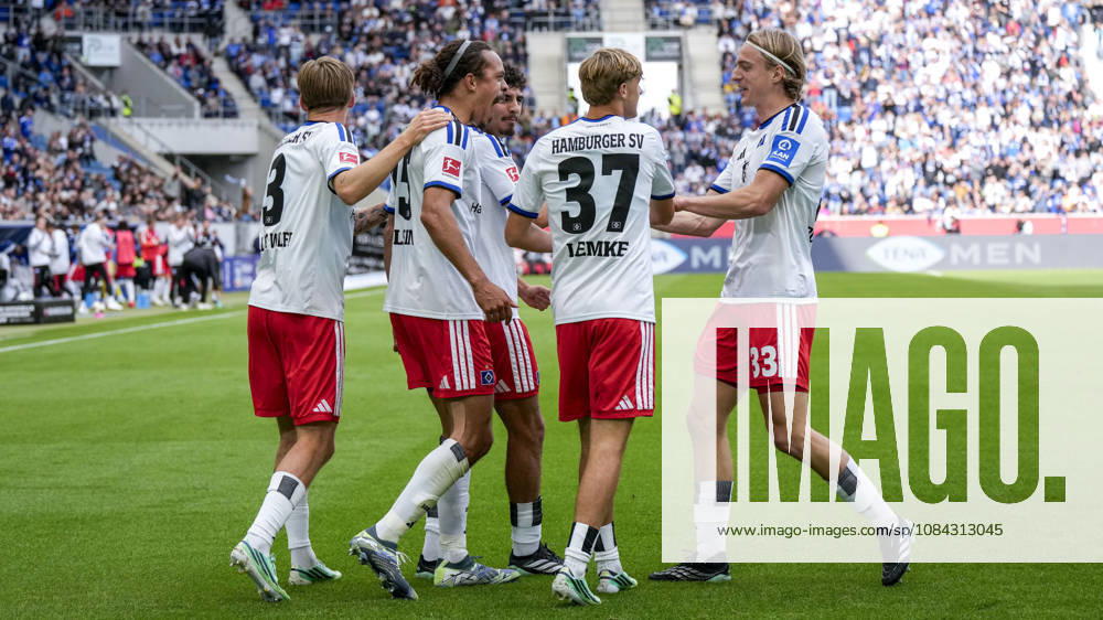 V.li.: David Möller Wolfe (HSV, 3), Torschütze Yussuf Poulsen (HSV, 15), Martin Adeline (HSV, 5), Louis Lemke (HSV, 37), Sebastiaan Bornauw (HSV, 33), Spieler vom Hamburger SV (HSV), jubeln über das Tor zum 0:1, Jubel, Torjubel, Torerfolg, celebrate the goal, goal, celebration, jubelt ueber das Tor, Freuen, Freude, freut sich, optimistisch, positiv, Spielszene, Highlight, Action, Aktion, 10.10.2026, Sinsheim (Deutschland), Fussball, Bundesliga, TSG 1899 Hoffenheim - Hamburger SV, DFB DFL REGULATIONS PROHIBIT ANY USE OF PHOTOGRAPHS AS IMAGE SEQUENCES AND OR QUASI-VIDEO.
