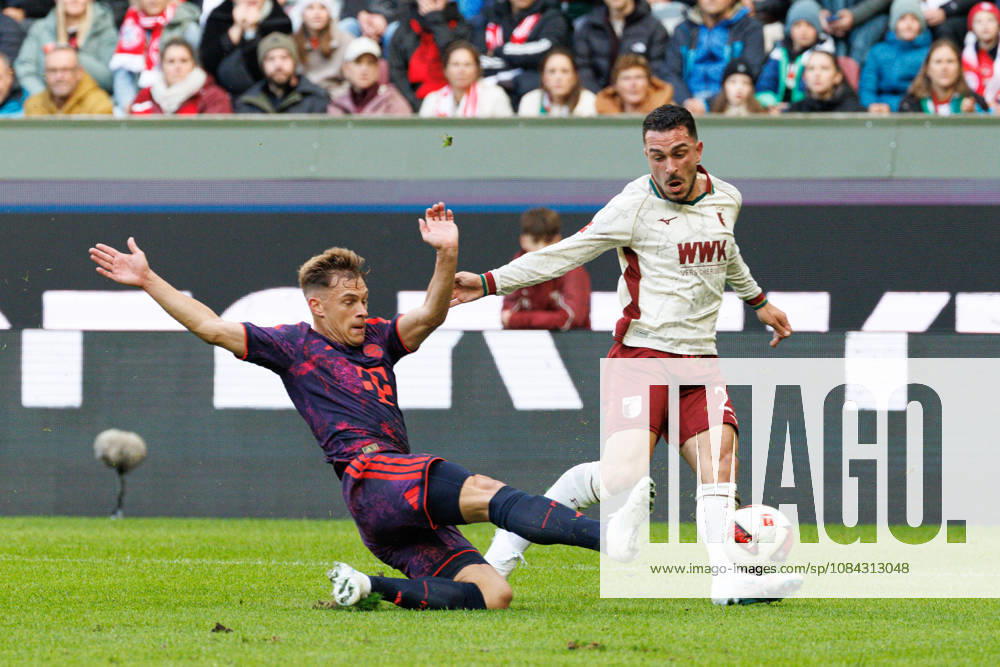 Arijon Ibrahimovic (21, FC Augsburg) und Joshua Kimmich (6, FC Bayern München) beim Spiel zwischen FC Augsburg v FC Bayern München, Fussball, Herren, Bundesliga, 2026 2027, 5.Spieltag am 10.10.2026 in Augsburg, WWK ARENA. DFL and DFB regulations prohibit any use of photographs as image sequences and or quasi-video. Bayern Deutschland