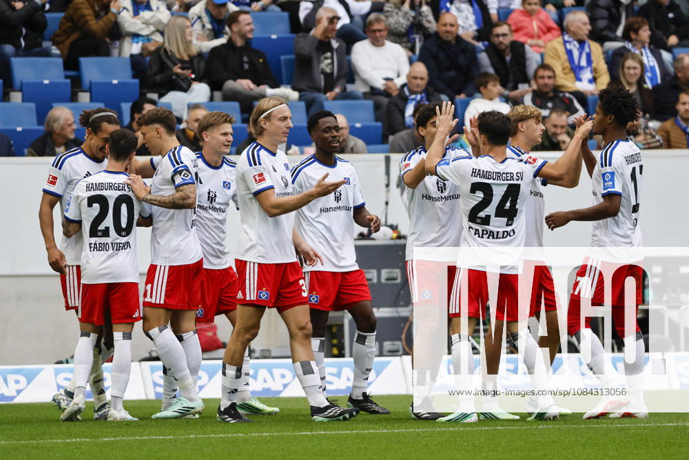 Torjubel Hamburger SV beim 0:1 durch Yussuf Poulsen (Hamburger SV, 15), Freude, Begeisterung, positive Emotionen, Torerfolg , Deutschland, Fussball, 1. Bundesliga, 5.Spieltag, 2026 2027, TSG Hoffenheim vs. Hamburger SV, 10.10.2026, Sinsheim SNP Arena Deutschland