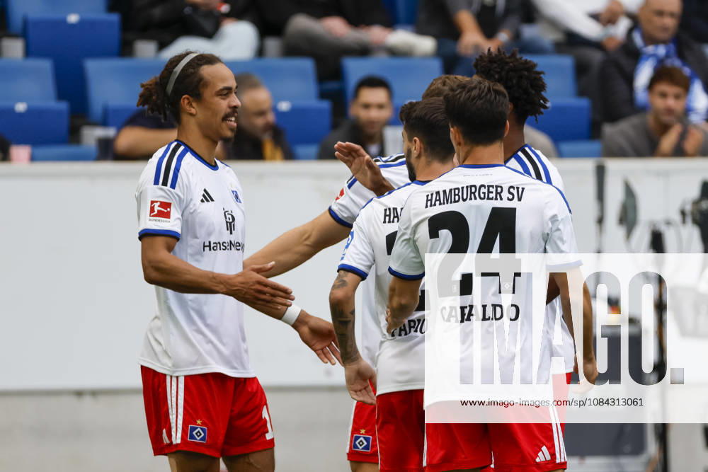Torjubel Hamburger SV beim 0:1 durch Yussuf Poulsen (Hamburger SV, 15), Freude, Begeisterung, positive Emotionen, Torerfolg , Deutschland, Fussball, 1. Bundesliga, 5.Spieltag, 2026 2027, TSG Hoffenheim vs. Hamburger SV, 10.10.2026, Sinsheim SNP Arena Deutschland