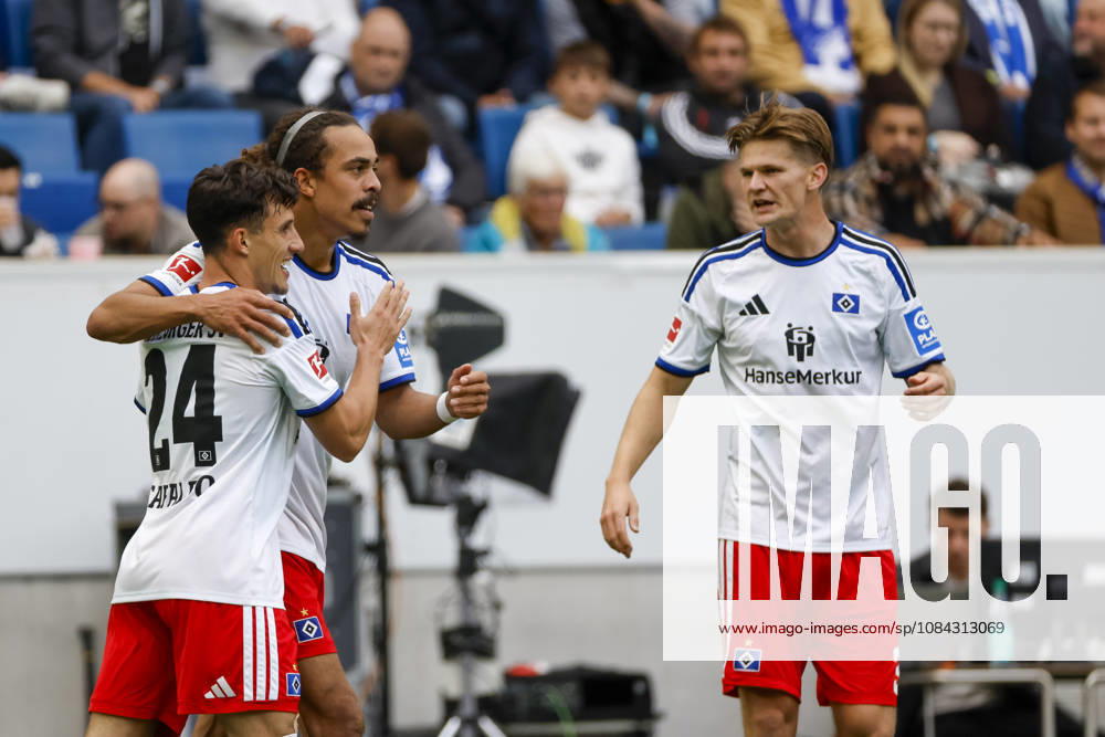 Torjubel Hamburger SV beim 0:1 durch Yussuf Poulsen (Hamburger SV, 15), Freude, Begeisterung, positive Emotionen, Torerfolg , Deutschland, Fussball, 1. Bundesliga, 5.Spieltag, 2026 2027, TSG Hoffenheim vs. Hamburger SV, 10.10.2026, Sinsheim SNP Arena Deutschland