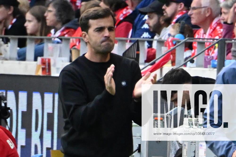 Fussball 1.Bundesliga, FSV Mainz 05 - Bayer 04 Leverkusen v.l. Torjubel nach dem Tor zum celebrating the goal celebrate 0:1 Trainer Coach Carles Martinez (Bayer 04 Leverkusen) Mainz
