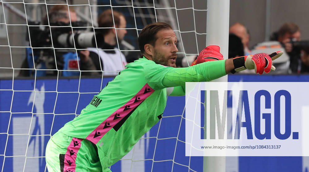 Sinsheim , Fußball Bundesliga TSG 1899 Hoffenheim vs. Hamburger SV , Oliver baumann ( Hoff )