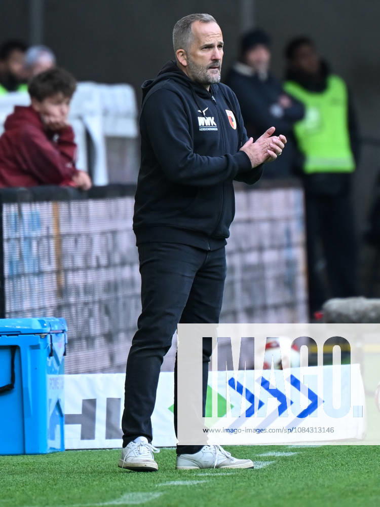 Fussball 1.Bundesliga, FC Augsburg - Bayern München v.l. Cheftrainer Manuel Baum (FC Augsburg) Augsburg