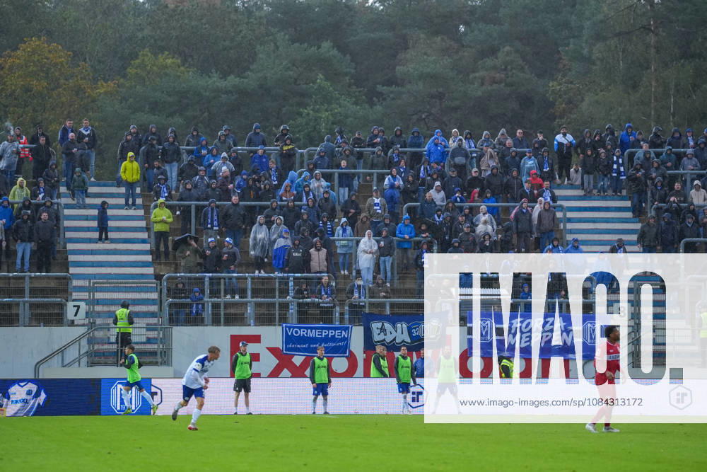Deutschland: Fussball, 3. Liga, 8. Spieltag, Hänsch-Arena, Meppen, Emsland, Niedersachsen, SV Meppen vs. VfB Stuttgart U21, U 21 VfB Stuttgart II: Kein gutes Wetter im Emsland