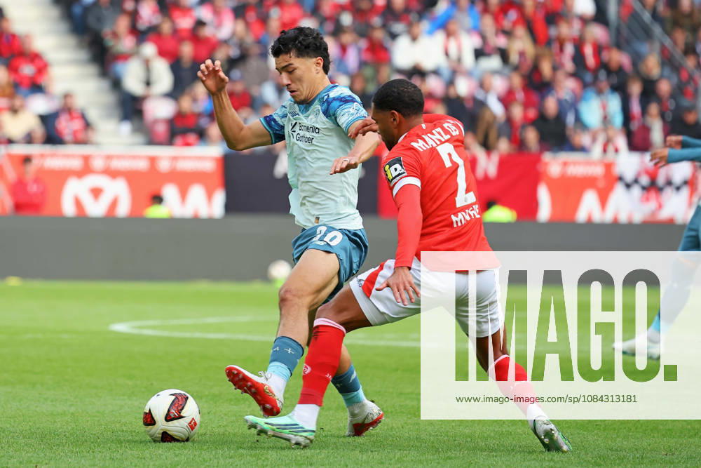 Mainz, Deutschland 10. Oktober 2026: 1. Bundesliga - 2026 2027 - 5. Spieltag - 1. FSV Mainz 05 gegen Bayer 04 Leverkusen Im Bild: v. li. im Zweikampf Ibrahim Maza (B04) gegen Phillipp Mwene (M05). DFL regulations prohibit any use of photographs as image sequences and or quasi-video Mewa Arena Rheinland - Pfalz
