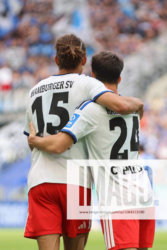 Fussball 1.Bundesliga, TSG 1899 Hoffenheim - Hamburger SV v.l. Goal scored, Tor zum 0:1 Yussuf Poulsen (Hamburger SV) Torjubel, Goal celebration, celebrate the goal, celebrates scoring Yussuf Poulsen (Hamburger SV) Nicolas Capaldo (Hamburger SV) Sinsheim