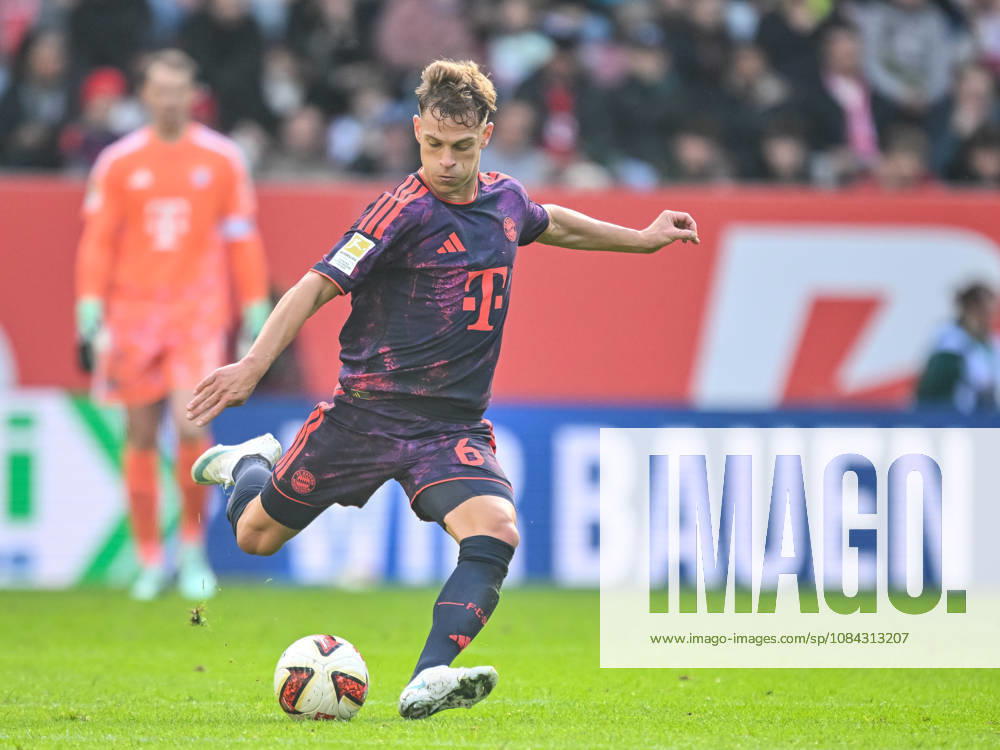 Joshua Kimmich (FC Bayern Muenchen) in Aktion, am Ball, Einzelaktion waehrend des spiels der 1. Bundesliga zwischen FC Augsburg und FC Bayern Muenchen, WWK Arena am 10. October 2026 in Augsburg, Deutschland. (Foto von Harry Langer DeFodi Images) +++ Joshua Kimmich (FC Bayern Muenchen) controls the Ball during the Bundesliga match between FC Augsburg and FC Bayern Muenchen at WWK Arena on October 10, 2026 in Augsburg, Germany. (Photo by Harry Langer DeFodi Images) DFB DFL REGULATIONS PROHIBIT ANY USE OF PHOTOGRAPHS AS IMAGE SEQUENCES AND OR QUASI-VIDEO. (Photo by Harry Langer DeFodi Images) DFB DFL REGULATIONS PROHIBIT ANY USE OF PHOTOGRAPHS AS IMAGE SEQUENCES AND OR QUASI-VIDEO. -