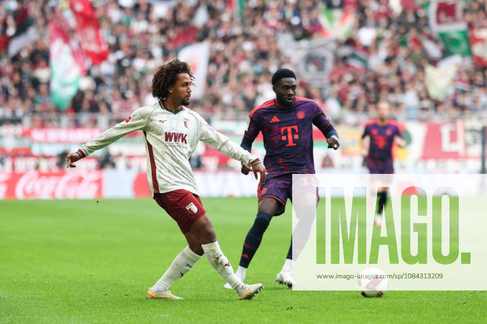 Han-Noah Massengo (FC Augsburg, 04) mit Ball, mit Alphonso Davies (FC Bayern Muenchen, 19), GER, FC Augsburg vs. FC Bayern Muenchen, Fussball, Bundesliga, 5. Spieltag, Saison 2026 2027, 10.10.2026, , GER, FC Augsburg vs. FC Bayern Muenchen, Fussball, Bundesliga, 5. Spieltag, Saison 2026 2027, 10.10.2026 Augsburg