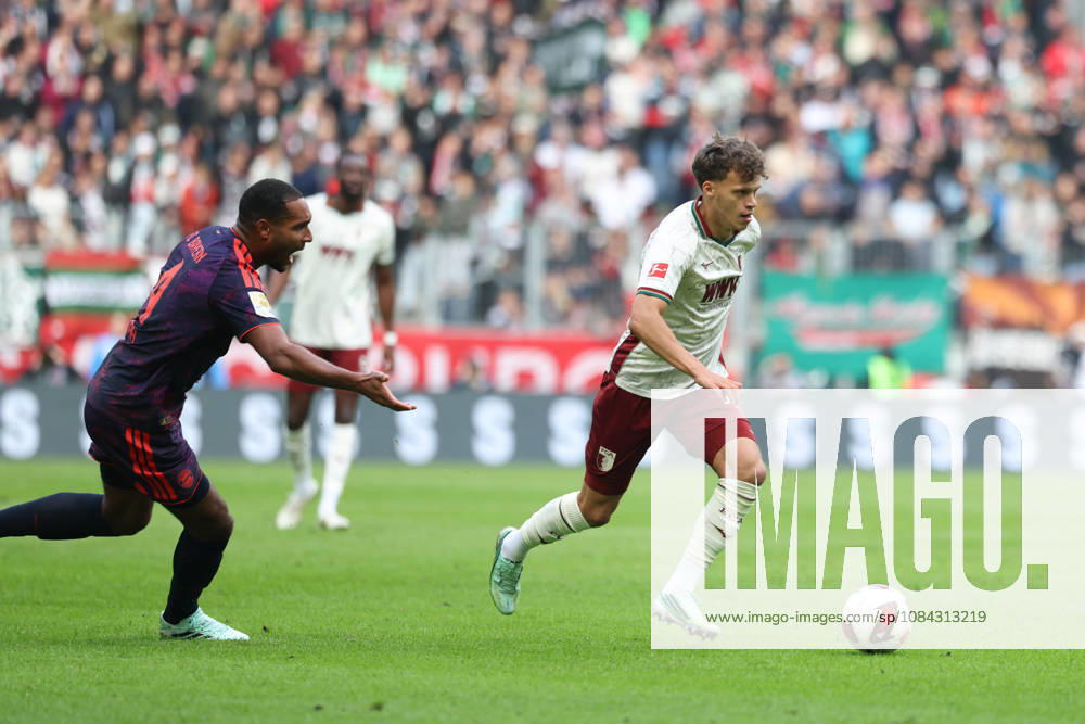 Robin Fellhauer (FC Augsburg, 19) mit Ball, mit Jonathan Tah (FC Bayern Muenchen, 04), GER, FC Augsburg vs. FC Bayern Muenchen, Fussball, Bundesliga, 5. Spieltag, Saison 2026 2027, 10.10.2026, , GER, FC Augsburg vs. FC Bayern Muenchen, Fussball, Bundesliga, 5. Spieltag, Saison 2026 2027, 10.10.2026 Augsburg