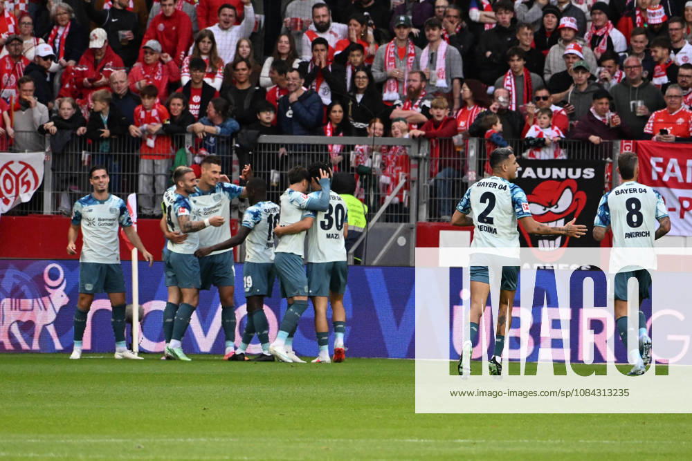 Fussball 1.Bundesliga, FSV Mainz 05 - Bayer 04 Leverkusen v.l. Torjubel nach dem Tor zum celebrating the goal celebrate 0:2 durch Patrik Schick (Bayer 04 Leverkusen) Mainz