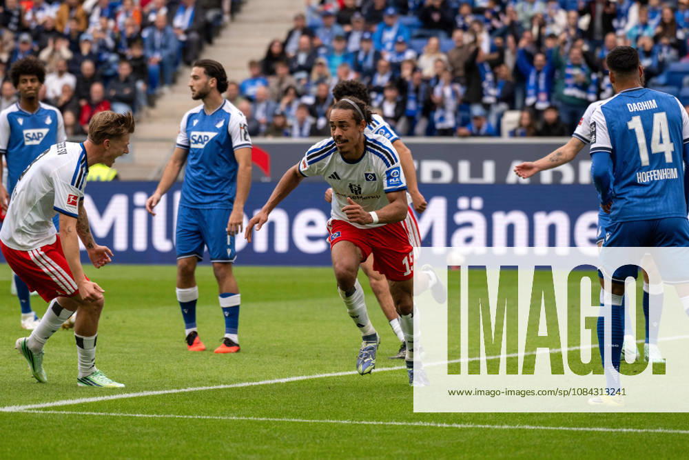 Der Torschütze Yussuf Poulsen (Hamburger SV) dreht jubelnd ab. Deutschland, Sinsheim, 10.10.2026, Fussball, Bundesliga: TSG 1899 Hoffenheim vs Hamburger SV, Saison 2026 2027, 5. Spieltag, SNP Arena DFL DFB REGULATIONS PROHIBIT ANY USE OF PHOTOGRAPHS AS IMAGE SEQUENCES AND OR QUASI-VIDEO.
