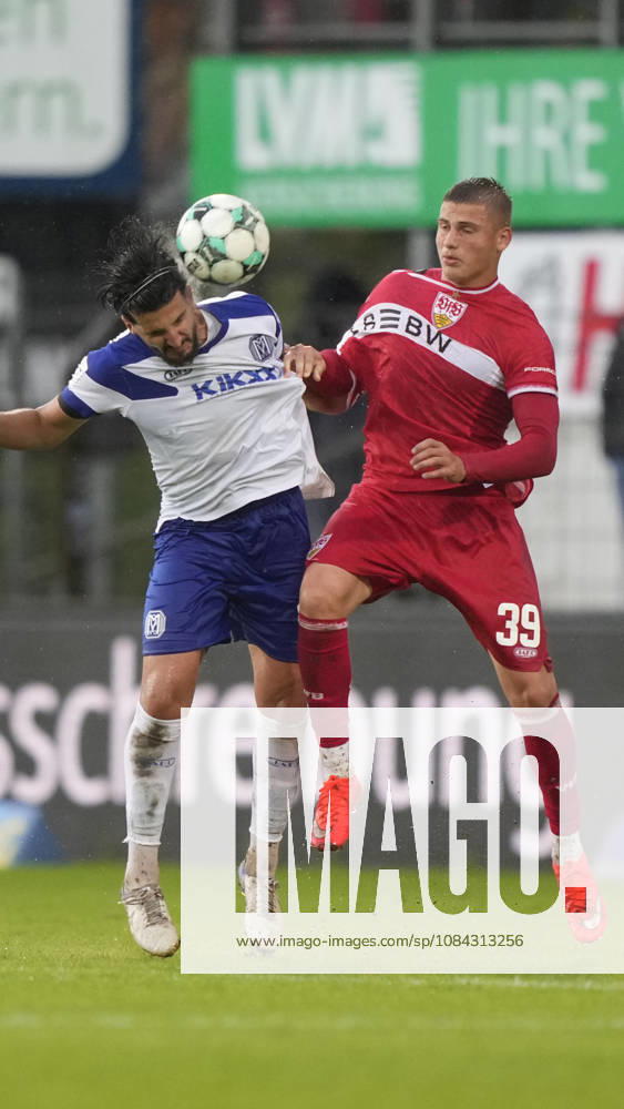 Hänsch-Arena, Meppen, GER, 3. Liga, 9. Spieltag: SV Meppen vs VfB Stuttgart II, Kopfballduell zwischen Stefan Rankic (SV Meppen 33) und Enis Redzepi (VfB Stuttgart II 39) DFL REGULATIONS PROHIBIT ANY USE OF PHOTOGRAPHS AS IMAGE SEQUENCES AND OR QUASI-VIDEO. Meppen Niedersachsen Hänsch-Arena