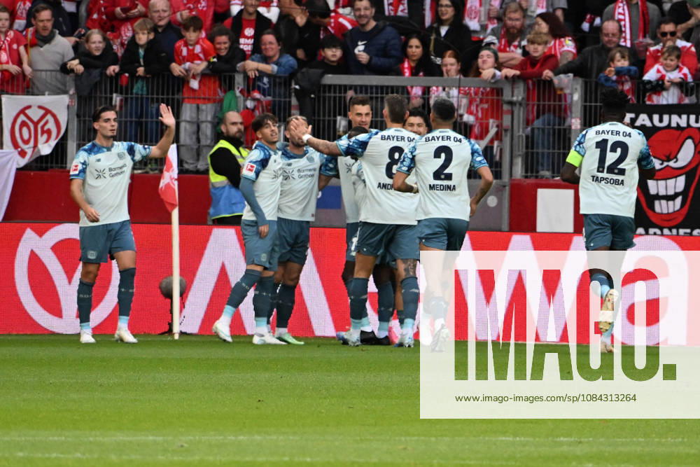 Fussball 1.Bundesliga, FSV Mainz 05 - Bayer 04 Leverkusen v.l. Torjubel nach dem Tor zum celebrating the goal celebrate 0:2 durch Patrik Schick (Bayer 04 Leverkusen) Mainz