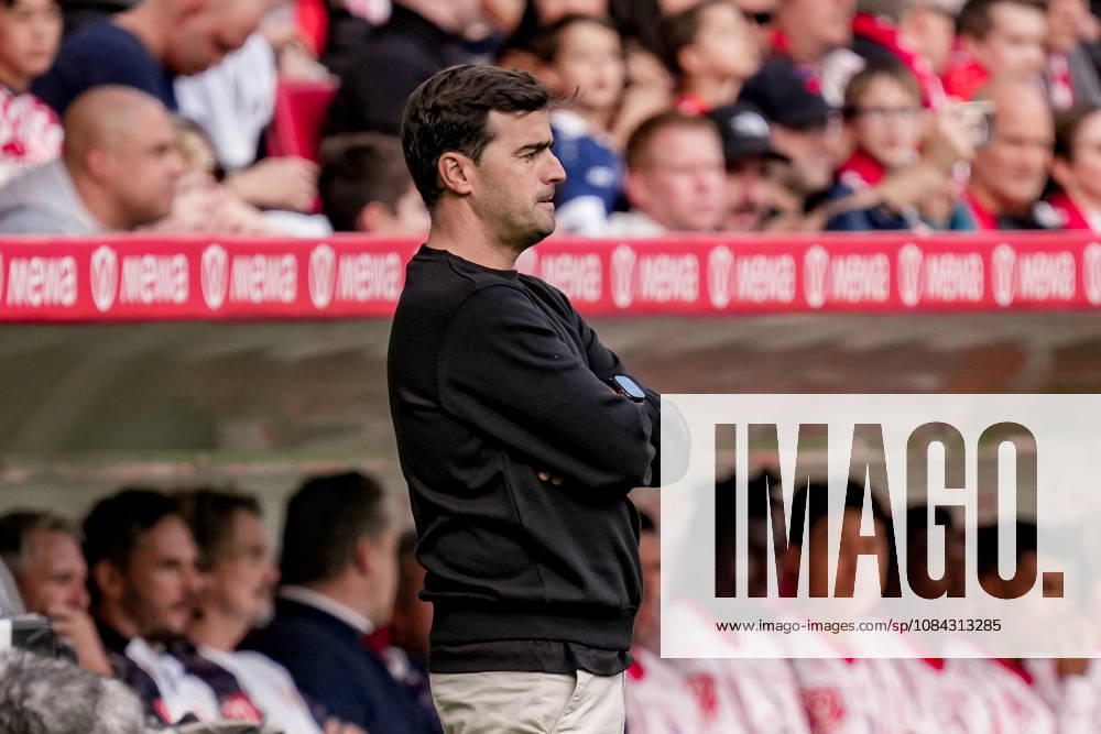 Deutschland: Fussball Saison 2026 2027 , 1. Bundesliga , 5. Spieltag , 1. FSV Mainz 05 vs. Bayer 04 Leverkusen - MEWA-Arena (Mainz) : Carles Martinez Carles Martinez (Trainer, Bayer 04 Leverkusen) Mimik, Gesichtsausdruck, Emotion Mainz MEWA-Arena Deutschland Germany