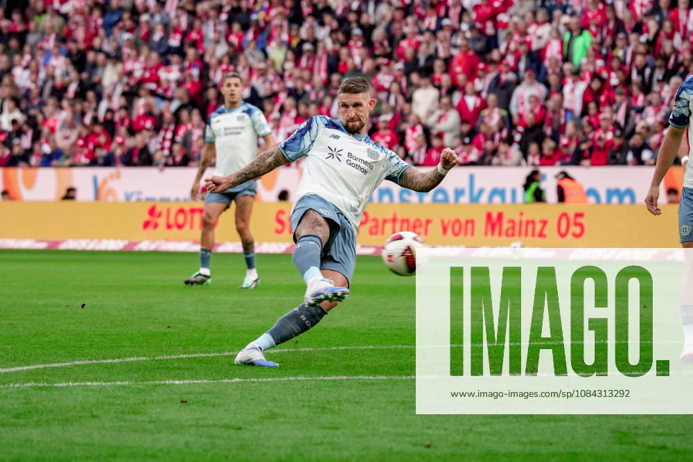 Deutschland: Fussball Saison 2026 2027 , 1. Bundesliga , 5. Spieltag , 1. FSV Mainz 05 vs. Bayer 04 Leverkusen - MEWA-Arena (Mainz) : Robert Andrich (Bayer 04 Leverkusen, 8) Tor zum 0:1, Schuss, Torschuss, am Ball, im Ballbesitz Mainz MEWA-Arena Deutschland Germany
