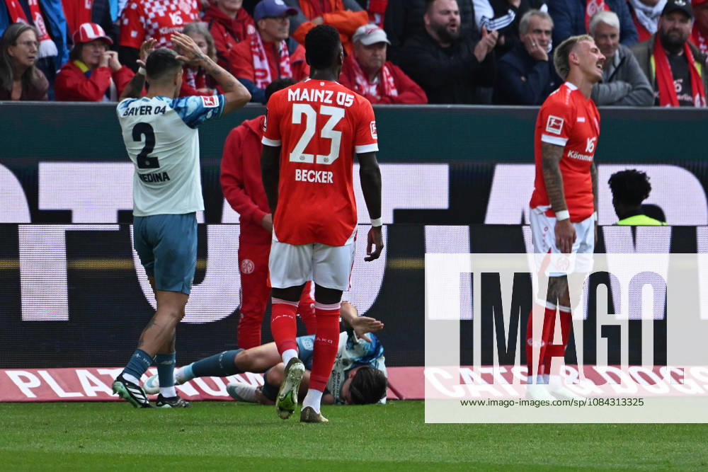Fussball 1.Bundesliga, FSV Mainz 05 - Bayer 04 Leverkusen v.l. Philipp Tietz (FSV Mainz 05) nach dem Foul an Miguel Gutierrez (Bayer 04 Leverkusen) Mainz