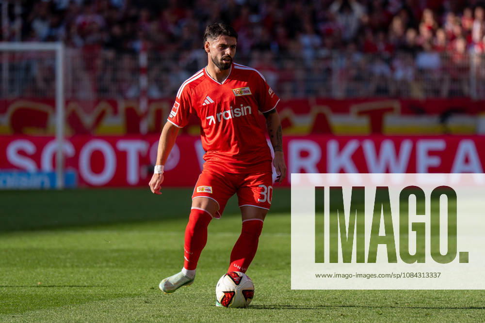 Deutschland: Fussball 1. Bundesliga, 5. Spieltag 2026 2027, 1.FC Union Berlin - SV Elversberg am 10.10.2026 in Berlin (Stadion An der Alten Försterei): Kastriot Imeri (1. FC Union Berlin, 30) am Ball