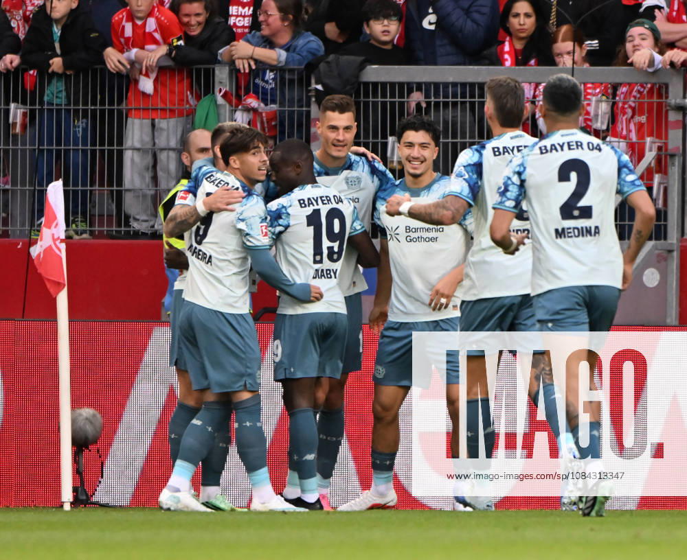 Fussball-Bundesliga - Saison 2026 2027 Mewa-Arena Mainz - 10.10.2026 1. FSV Mainz 05 (mz) - Bayer Leverkusen (lev) Patrik SCHICK (Bayer Leverkusen), mi, erzielte das 2:0 DFL REGULATIONS PROHIBIT ANY USE OF PHOTOGRAPHS AS IMAGE SEQUENCES AND OR QUASI VIDEO NATIONAL AND INTERNATIONAL NEWS AGENCIES OUT Fussball-Bundesliga - 1. FSV Mainz 05