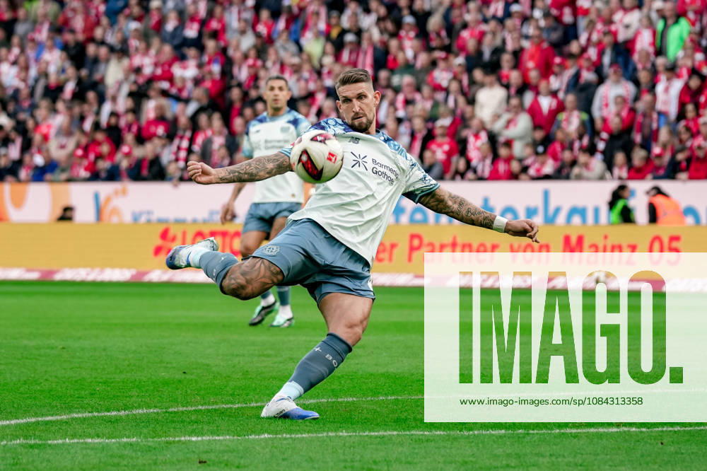 Deutschland: Fussball Saison 2026 2027 , 1. Bundesliga , 5. Spieltag , 1. FSV Mainz 05 vs. Bayer 04 Leverkusen - MEWA-Arena (Mainz) : Robert Andrich (Bayer 04 Leverkusen, 8) Tor zum 0:1, Schuss, Torschuss, am Ball, im Ballbesitz Mainz MEWA-Arena Deutschland Germany
