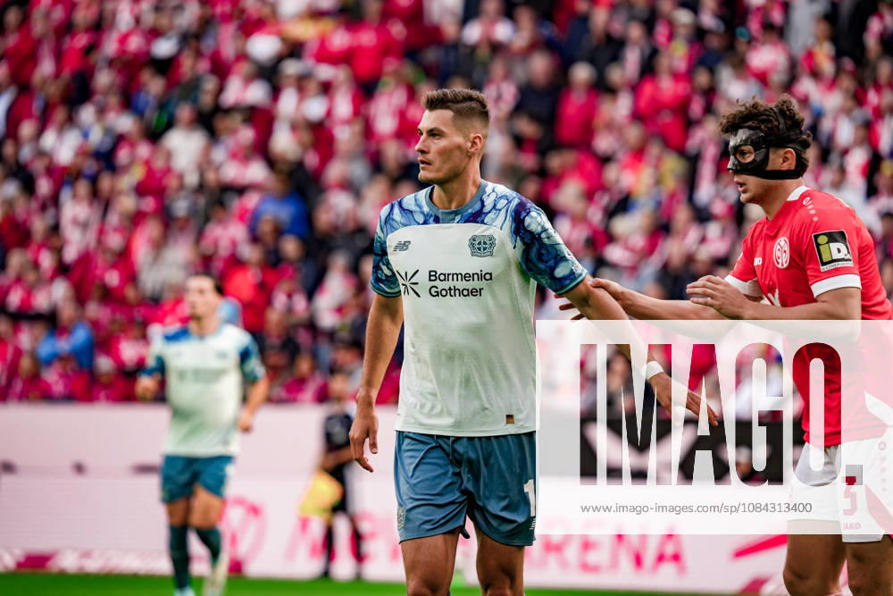 Deutschland: Fussball Saison 2026 2027 , 1. Bundesliga , 5. Spieltag , 1. FSV Mainz 05 vs. Bayer 04 Leverkusen - MEWA-Arena (Mainz) : Patrik Schick (Bayer 04 Leverkusen, 14) Mimik, Gesichtsausdruck, Emotion, im Zweikampf mit Fabio Gruber (1. FSV Mainz 05, 3) Mainz MEWA-Arena Deutschland Germany
