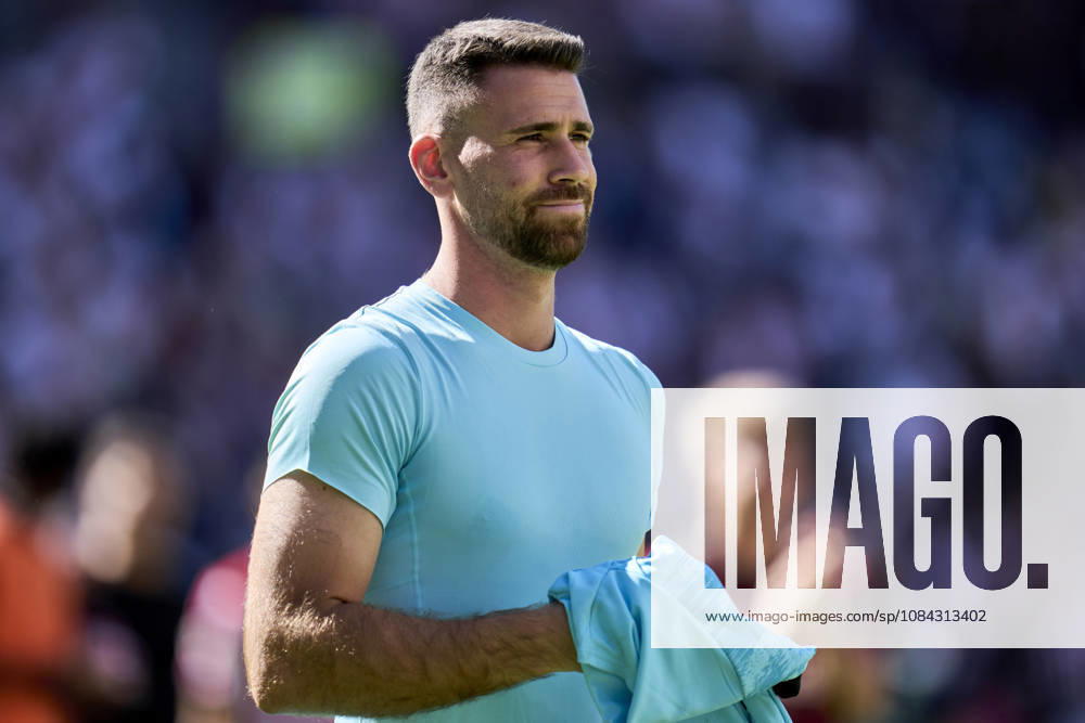 Unai Simon of Athletic Club gestures during the Spanish League, LaLiga EA Sports, football match played between Rayo Vallecano and Athletic Club at Vallecas stadium on October 10, 2026, in Madrid, Spain. Madrid Spain - ZUMAa181 20261010_zaa_a181_022