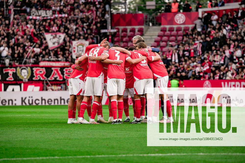 Deutschland: Fussball Saison 2026 2027 , 1. Bundesliga , 5. Spieltag , 1. FSV Mainz 05 vs. Bayer 04 Leverkusen - MEWA-Arena (Mainz) : Mainzer Mannschaftskreis vor dem Spiel Mainz MEWA-Arena Deutschland Germany