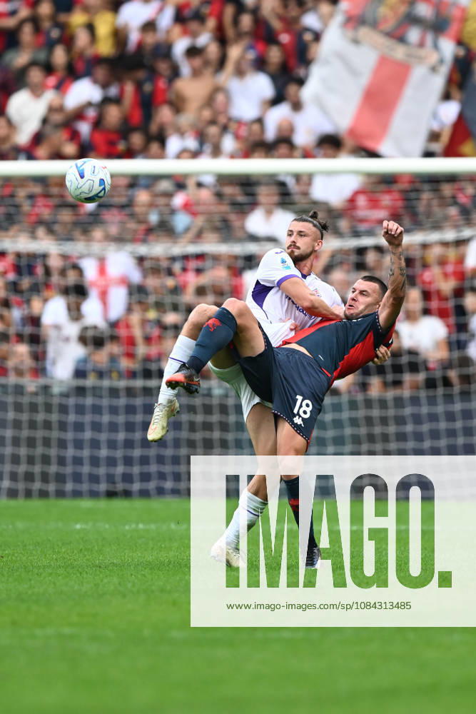 GenoaÕs Milutin Osmajic fights for the ball with Fiorentina s Radu Dragusin during the Serie A soccer match between Genoa and Fiorentina at the Luigi Ferraris Stadium in Genoa, Italy - Saturday, October 10, 2026. - Soccer .