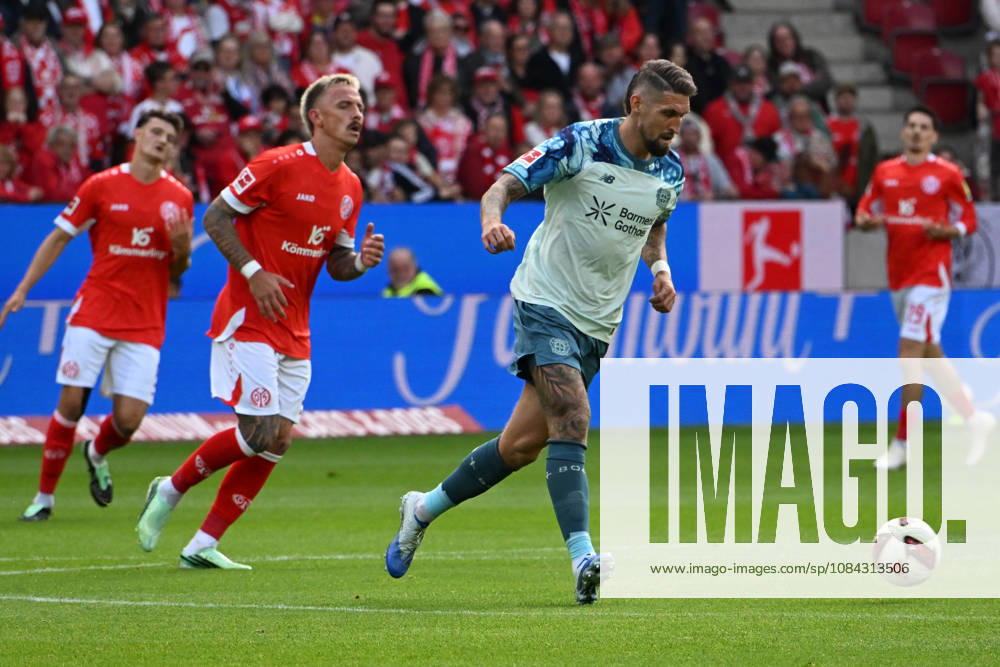 Fussball 1.Bundesliga, FSV Mainz 05 - Bayer 04 Leverkusen v.l. Philipp Tietz (FSV Mainz 05) Robert Andrich (Bayer 04 Leverkusen) Mainz