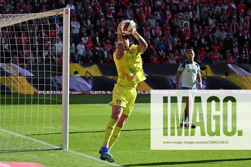 Fussball 1.Bundesliga, FSV Mainz 05 - Bayer 04 Leverkusen v.l. Mark Flekken (Bayer 04 Leverkusen) Mainz