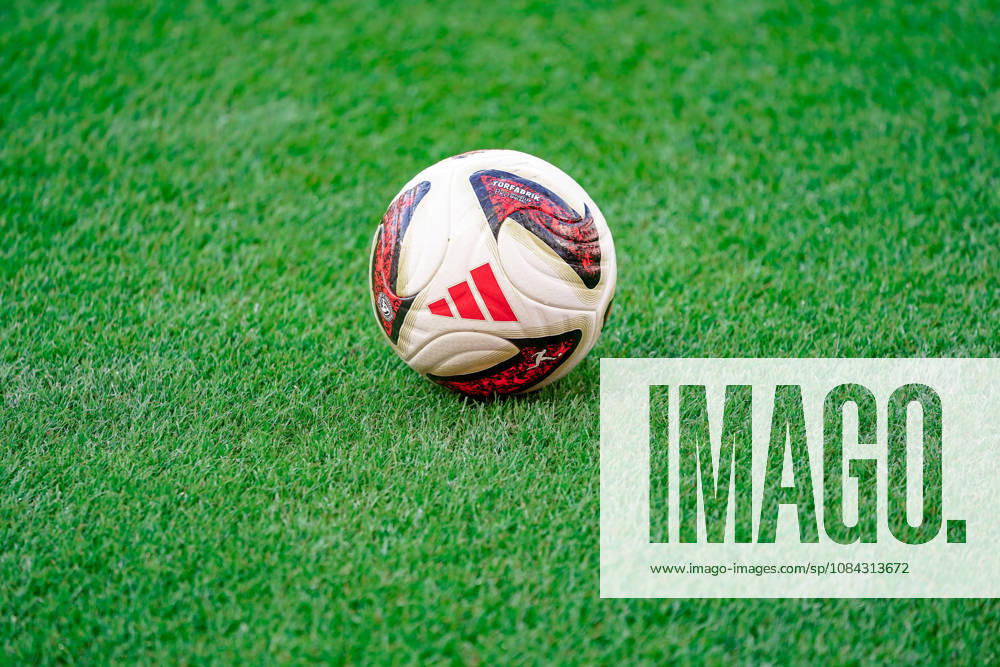 Deutschland: Fussball Saison 2026 2027 , 1. Bundesliga , 5. Spieltag , 1. FSV Mainz 05 vs. Bayer 04 Leverkusen - MEWA-Arena (Mainz) : Ball, Rasen, Spielball, Adidas Mainz MEWA-Arena Deutschland Germany