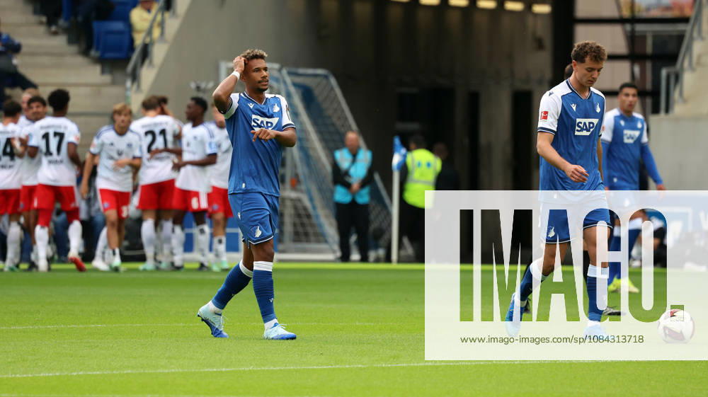 Fussball 1.Bundesliga, TSG 1899 Hoffenheim - Hamburger SV v.l. Torjubel nach dem Tor zum celebrating the goal celebrate 0:1 durch Yussuf Poulsen (Hamburger SV) Bambasà Contà (TSG 1899 Hoffenheim) Fisnik Asllani (TSG 1899 Hoffenheim) enttaeuscht, enttäuscht, schaut enttaeuscht, niedergeschlagen, disappointed Sinsheim