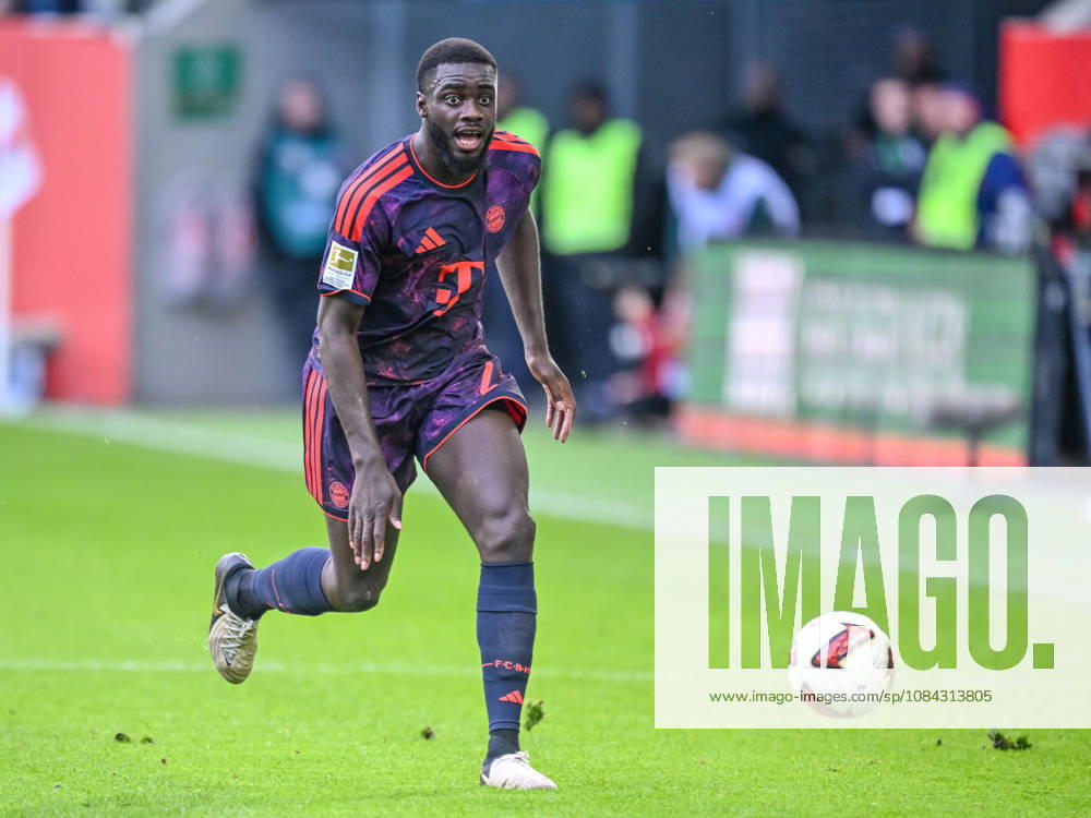 Dayot Upamecano (FC Bayern Muenchen) in Aktion, am Ball, Einzelaktion waehrend des spiels der 1. Bundesliga zwischen FC Augsburg und FC Bayern Muenchen, WWK Arena am 10. October 2026 in Augsburg, Deutschland. (Foto von Harry Langer DeFodi Images) +++ Dayot Upamecano (FC Bayern Muenchen) controls the Ball during the Bundesliga match between FC Augsburg and FC Bayern Muenchen at WWK Arena on October 10, 2026 in Augsburg, Germany. (Photo by Harry Langer DeFodi Images) DFB DFL REGULATIONS PROHIBIT ANY USE OF PHOTOGRAPHS AS IMAGE SEQUENCES AND OR QUASI-VIDEO. (Photo by Harry Langer DeFodi Images) DFB DFL REGULATIONS PROHIBIT ANY USE OF PHOTOGRAPHS AS IMAGE SEQUENCES AND OR QUASI-VIDEO. -