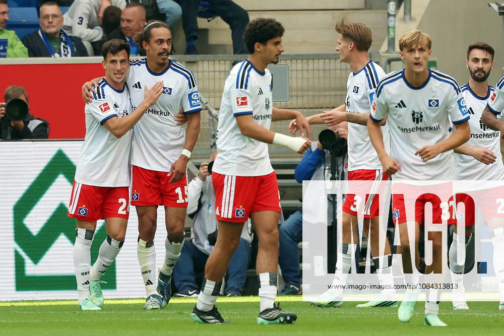 Fussball 1.Bundesliga, TSG 1899 Hoffenheim - Hamburger SV v.l. Torjubel nach dem Tor zum celebrating the goal celebrate 0:1 durch Yussuf Poulsen (Hamburger SV) mit Nicolas Capaldo (Hamburger SV) Sinsheim