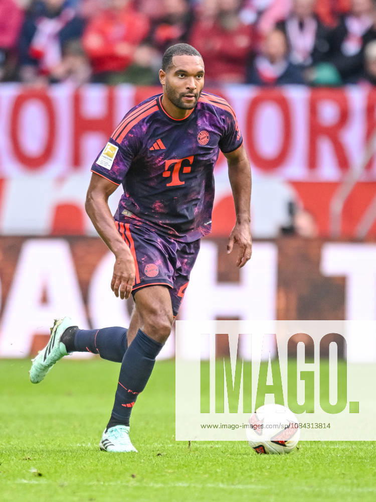 Jonathan Tah (FC Bayern Muenchen) in Aktion, am Ball, Einzelaktion waehrend des spiels der 1. Bundesliga zwischen FC Augsburg und FC Bayern Muenchen, WWK Arena am 10. October 2026 in Augsburg, Deutschland. (Foto von Harry Langer DeFodi Images) +++ Jonathan Tah (FC Bayern Muenchen) controls the Ball during the Bundesliga match between FC Augsburg and FC Bayern Muenchen at WWK Arena on October 10, 2026 in Augsburg, Germany. (Photo by Harry Langer DeFodi Images) DFB DFL REGULATIONS PROHIBIT ANY USE OF PHOTOGRAPHS AS IMAGE SEQUENCES AND OR QUASI-VIDEO. (Photo by Harry Langer DeFodi Images) DFB DFL REGULATIONS PROHIBIT ANY USE OF PHOTOGRAPHS AS IMAGE SEQUENCES AND OR QUASI-VIDEO. -